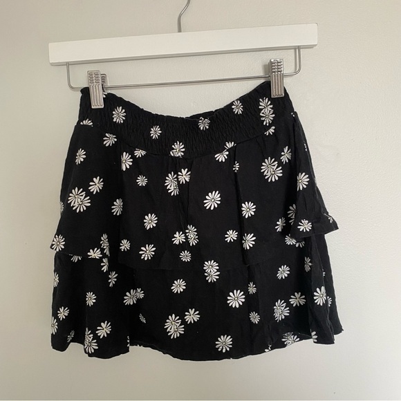 ME to We Daisy Short Black White Skirt Sz XS - Picture 2 of 5